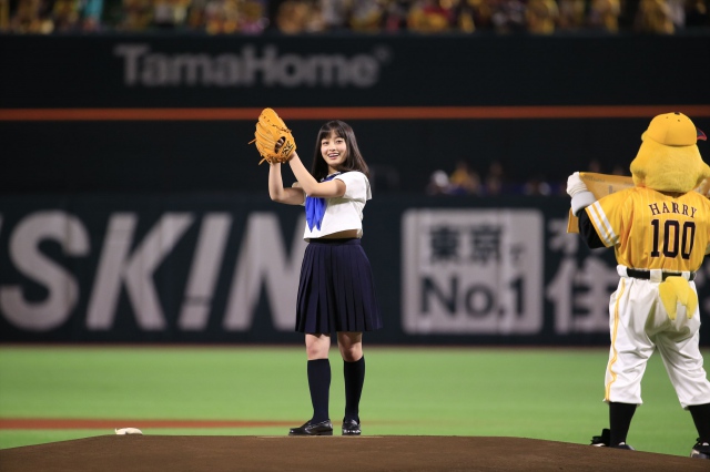 橋本環奈、見事なノーバン披露