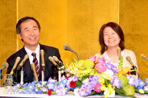 ノーベル賞の梶田さん、妻と富山で笑顔 「ゆっくりしたい」