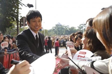 西島秀俊、1500人の熱烈歓迎に応える 「本当に感激」