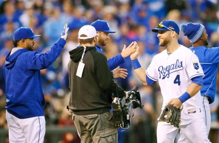 ロイヤルズ、逆転勝ちで２連勝 七回に集中打で５点