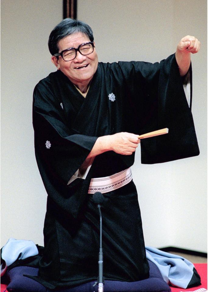 橘家円蔵さん死去：眼鏡で高座、ＣＭで人気 １５年前から心臓に持病