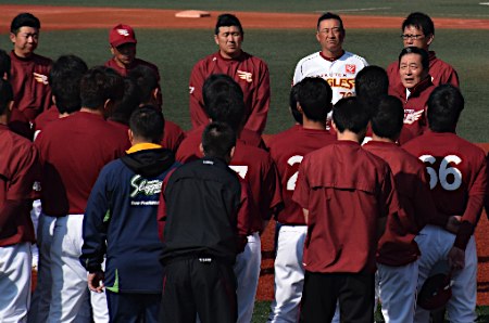 楽天、梨田新監督が始動 松井裕に「軸になってもらわないと困る」