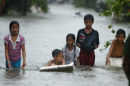 台風２４号、ルソン島上陸