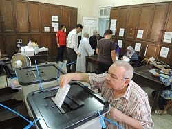 エジプト議会選：低投票率の懸念 投票開始、政権支持派躍進か
