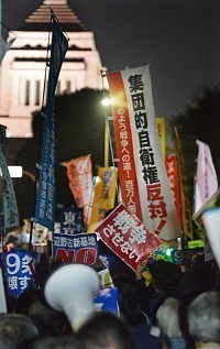 安保法：成立１カ月 乏しい説明 首相「経済優先」シフト