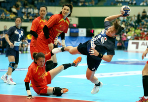 日本、中国に競り勝ち２連勝 ハンドボール女子五輪予選