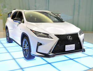 レクサスのＳＵＶ「ＲＸ」全面改良 車長伸ばし車内広々