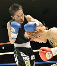 小関、宮尾に判定勝ち ボクシング女子初の同階級統一戦