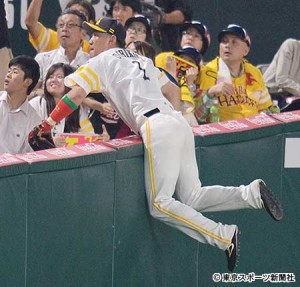 ソフトバンク内川、肋骨を骨折…全治３週間 2015年10月24日 19時45分