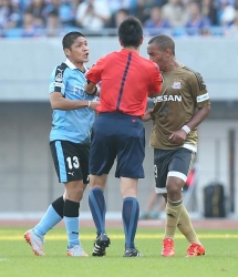 サッカー：Ｊ１第２ステージ 横浜マ１−０川崎 川崎・大久保が退場、次節出場停止