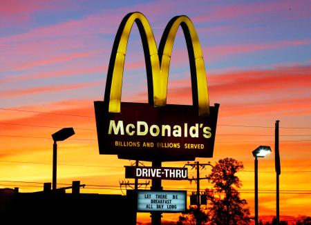 米マクドナルド：世界売上高１年半ぶりに増加