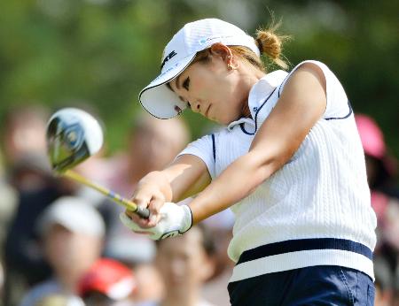 ランク１１５位の大西、“一発逆転”ツアー初Ｖへ１差２位／国内女子