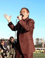 悲願達成サブちゃん淀で「まつり」熱唱