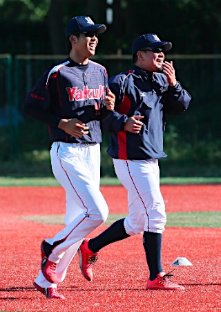 ソフトバンクがナイター練習 工藤監督は逆襲警戒