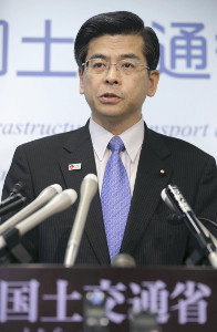 国交相、辺野古承認取り消しの効力を停止