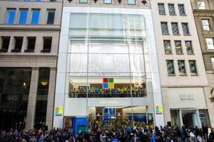 米ＭＳ、ＮＹ五番街に初の旗艦店 近くにアップル店舗も