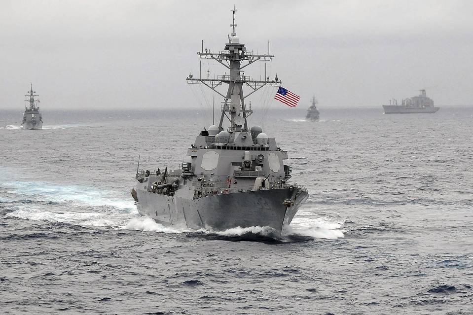 米艦、南沙の岩礁沖も航行 ベトナムや台湾が領有権主張