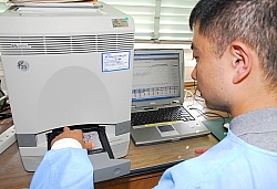 ノロウイルス 新型にも警戒 県内福祉施設・保育施設