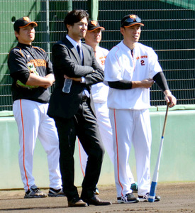 高橋由伸新監督、秋季練習に初合流 巨人の新体制が始動