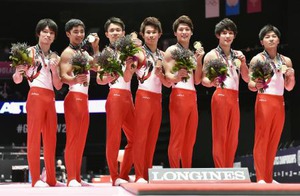 体操日本男子、３７年ぶり団体Ｖ 世界選手権、リオへ弾み