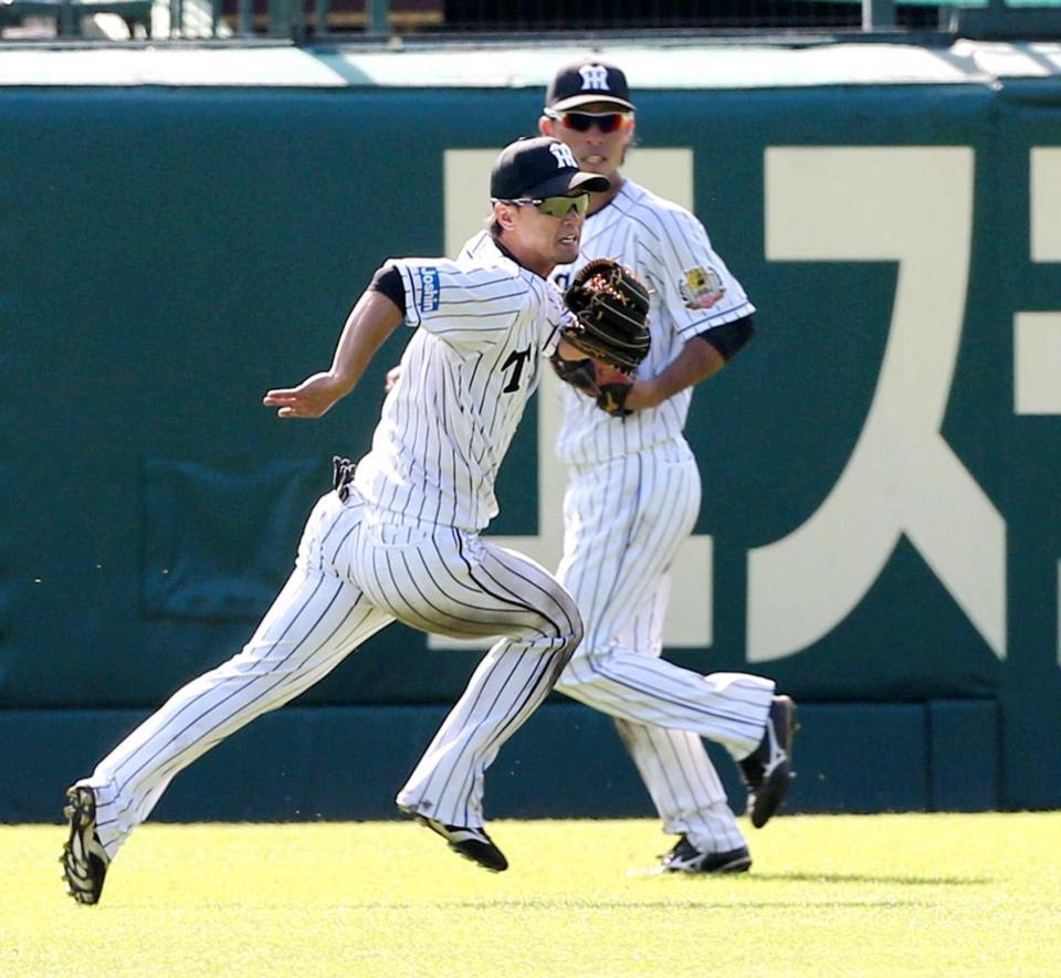 これぞ金本流改革！チーム力底上げへ上本“外野兼任”計画