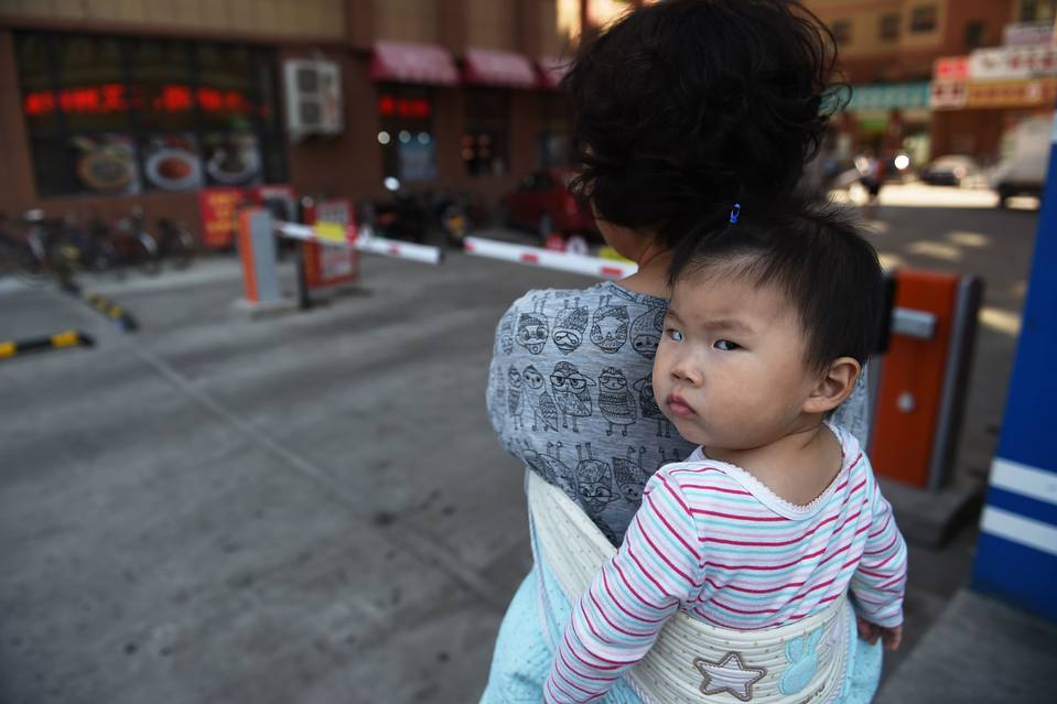 中国、「一人っ子政策」緩和へ…２人まで認める 2015年10月30日 01時15分