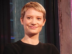 ギレルモ・デル・トロの新作ホラーをミア・ワシコウスカ、トム・ヒドルストン、ジェシカ・チャステインが絶賛！