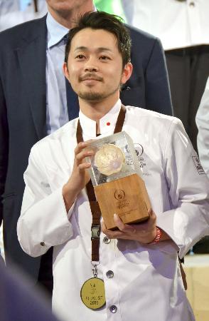 チョコ職人の世界大会、滋賀の小野林さん２位