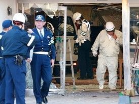 和菓子屋に車突っ込む、愛知・知立市11人重軽傷