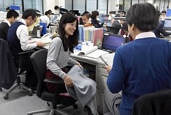 ウォームビズ：暖房２０度設定…重ね着や加湿で温暖化対策