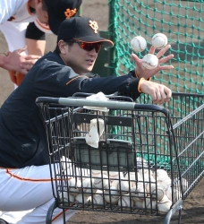 巨人高橋由伸新監督、秋季キャンプに密着カメラ