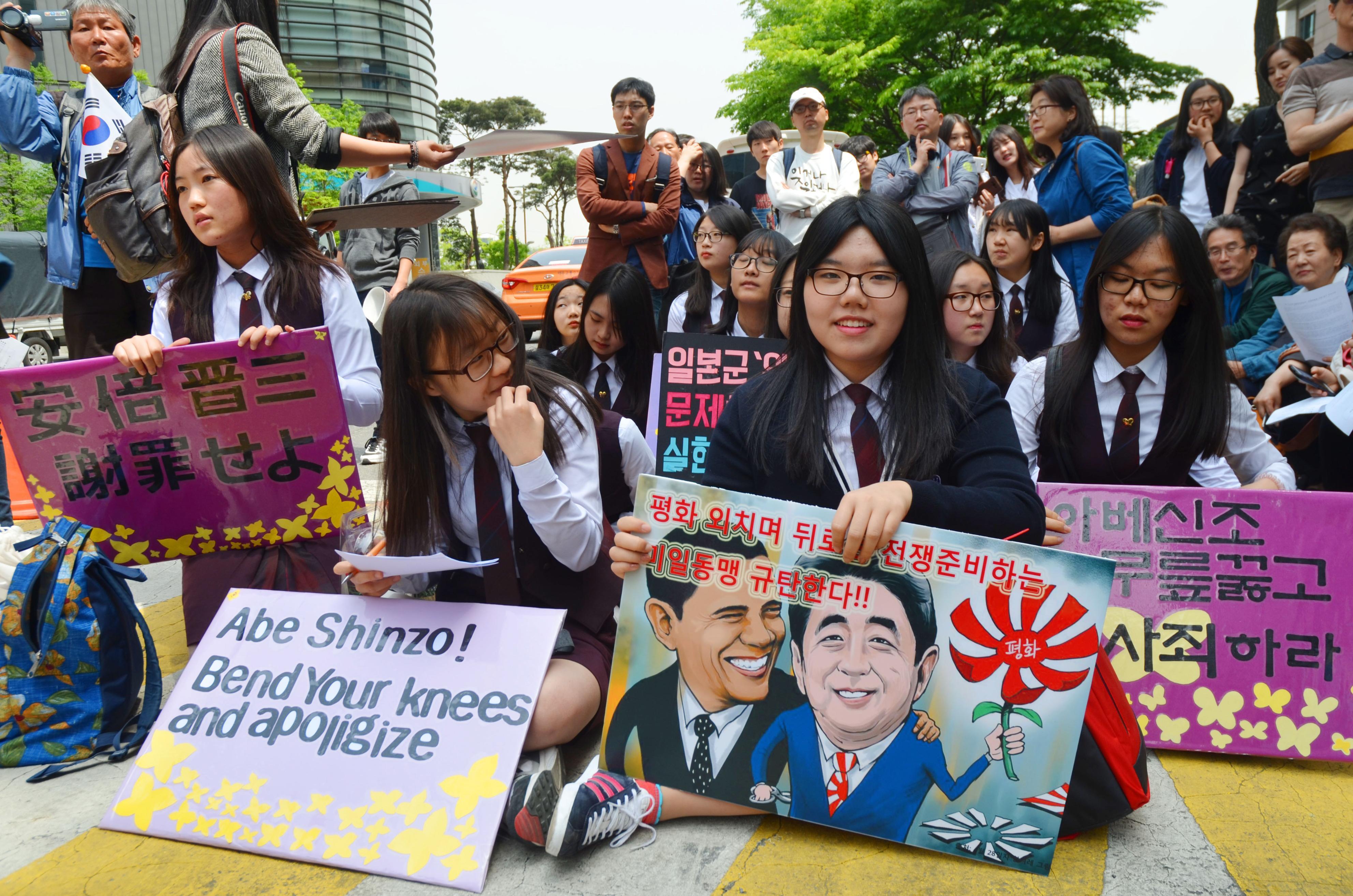 「日本政府、軍の慰安婦問題に対する財政支援の拡大摸索」