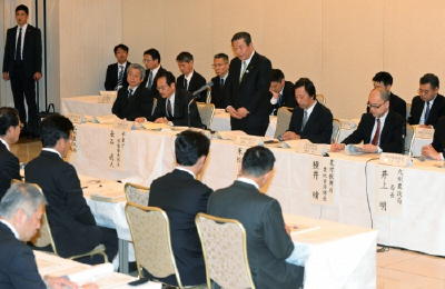 諫早干拓：農相「和解は難しい道のりでも真摯に」現地視察