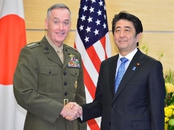 首相、安保法制で「絆強める」 米軍制服組トップと会談