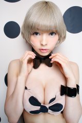 でんぱ組・最上もが、初写真集でセクシーボディー全開 コスプレも披露