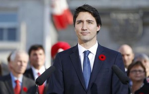 カナダ新首相にトルドー氏就任 「閣僚を男女同数に」