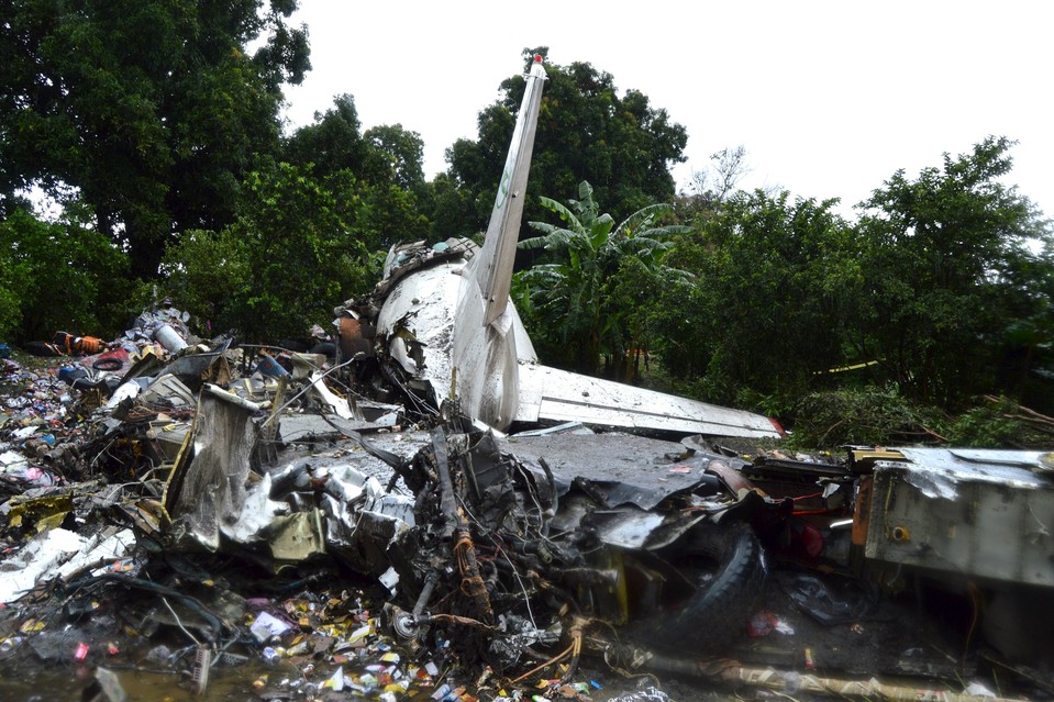 南スーダン：貨物機墜落３９人死亡 離陸直後、巻き添え
