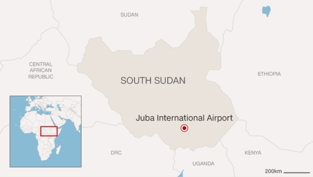 南スーダンの輸送機墜落、３５人以上の遺体を収容