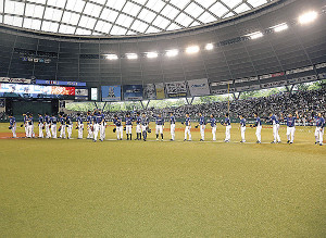 西武プリンスドームが新人工芝へ