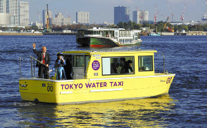 いい乗り心地…舛添知事、水上タクシーに試乗