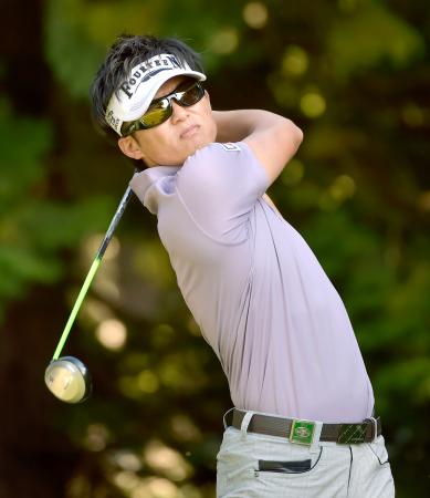 ゴルフ崔虎星首位、２位に谷原ら 平和ＰＧＭ第２日