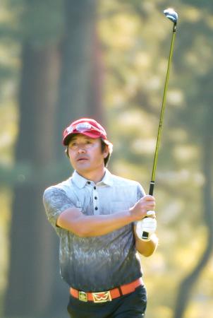 崔虎星が単独首位守る 男子ゴルフ・平和ＰＧＭ第２Ｒ