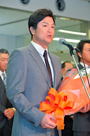 巨人、宮崎入り 由伸監督訓示「きつい内容になるが自分のため」