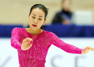 浅田真央、決意のＳＰ 難度高い構成で首位に 中国杯