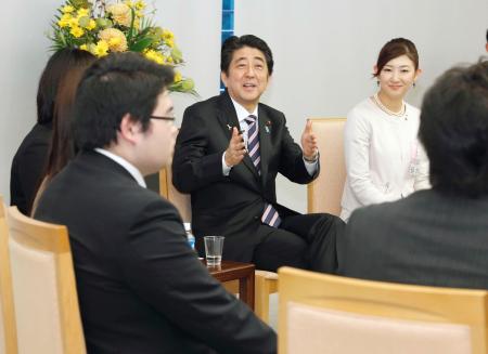 保育の受け皿「50万人分整備」 首相、待機児童対策表明