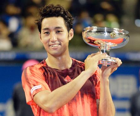 テニス、２３歳の内山が初優勝 全日本選手権