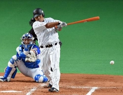 侍平田２安打２打点 ベース直撃先制打「ラッキー」