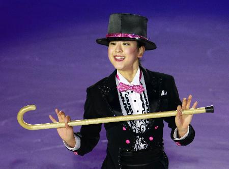 フィギュア浅田が帰国 復帰戦の中国杯で優勝