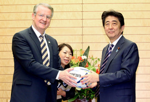 ワールドラグビー会長が首相訪問 「大会は政府が支援」