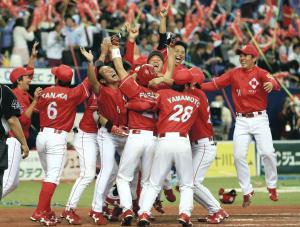 日本生命、サヨナラ勝ちで２冠達成…社会人野球